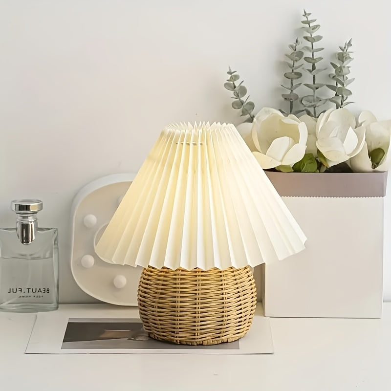 Pleated Shade Table Lamp with Metal Base — Dulune